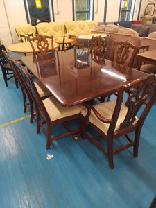 Dining table & 6 chairs