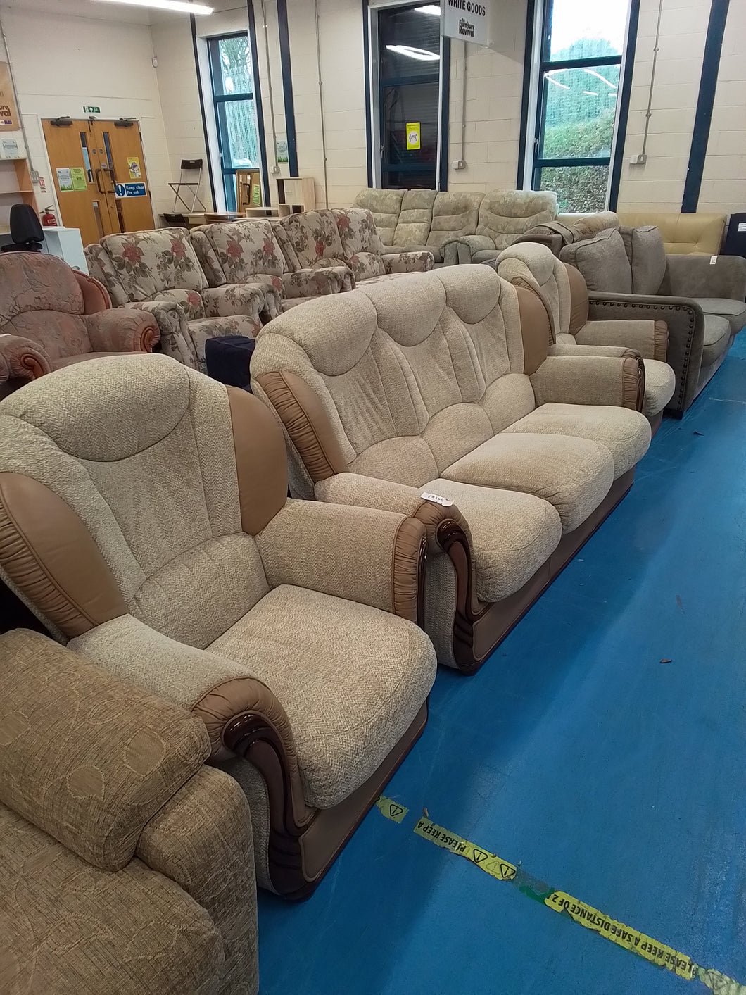 3 Seater sofa & 2 x Armchairs