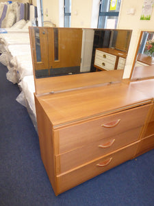 Chest of Drawers w/Mirror (2)
