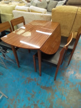 Load image into Gallery viewer, Drop Leaf Table &amp; 4 chairs
