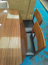 Load image into Gallery viewer, Drop Leaf Table &amp; 4 chairs

