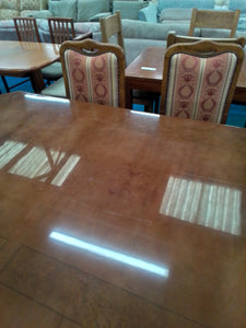 Dining Table & 6 Chairs