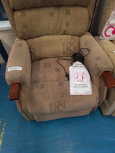 Load image into Gallery viewer, Riser Recliner
