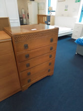 Load image into Gallery viewer, Chest of Drawers
