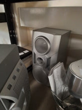 Load image into Gallery viewer, Pair of Speakers **a foot missing on 1 speaker**
