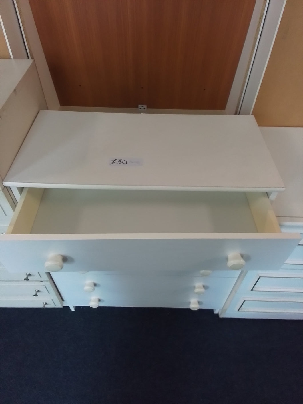 Chest of drawers