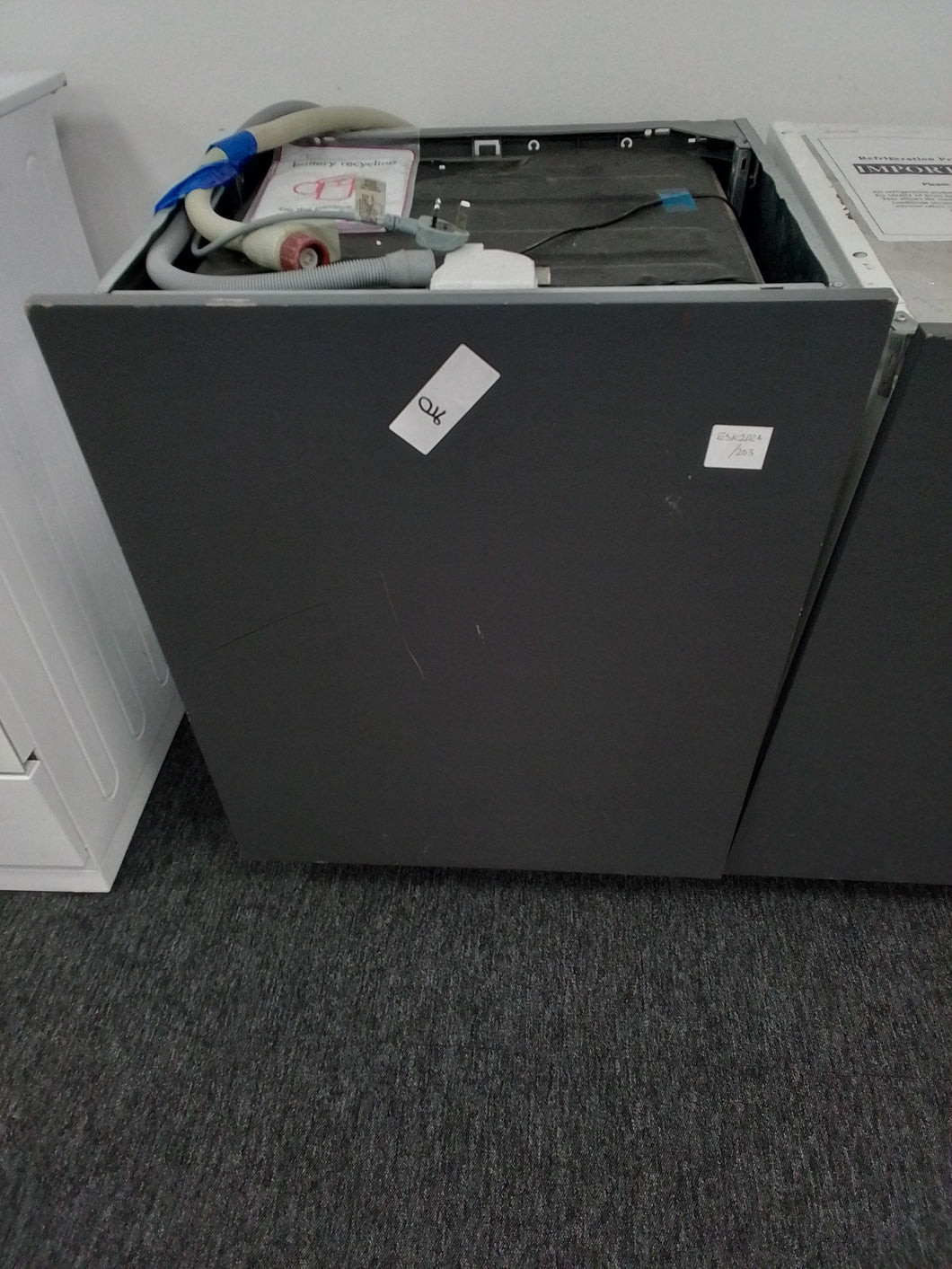 Integrated under counter Dishwasher