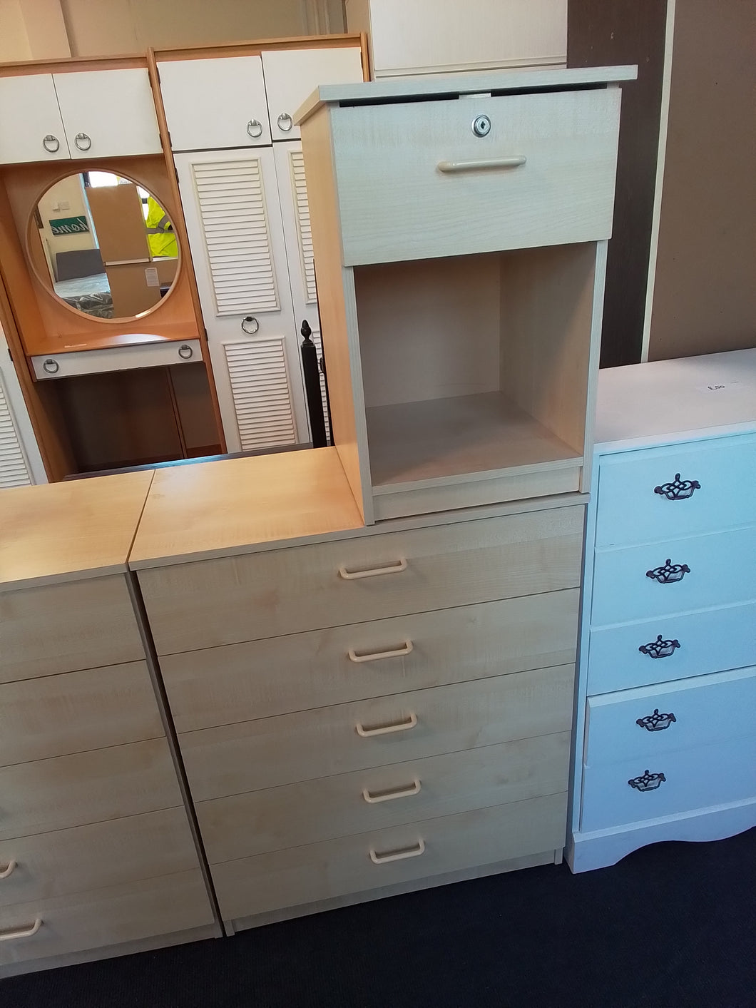 Chest of drawers & bedside unit