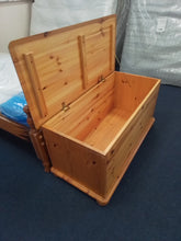 Load image into Gallery viewer, Pine Blanket Box
