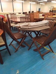 Garden Table w/4 Chairs & Parasol