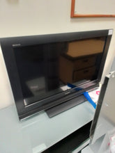 Load image into Gallery viewer, Sony 32" Television
