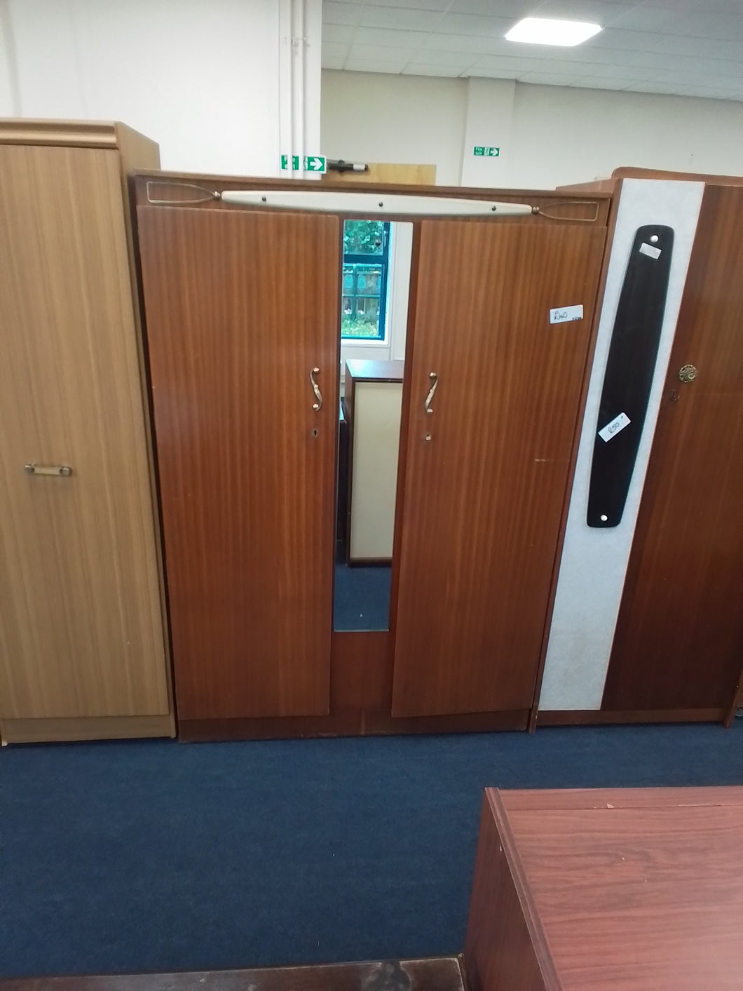 Double wardrobe with mirror