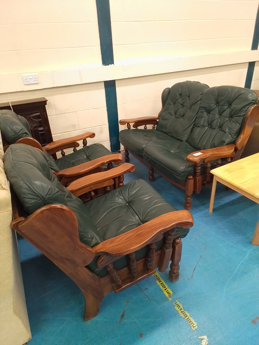 2 Seater Sofa & 2 x Armchairs