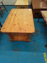 Load image into Gallery viewer, Pine Coffee Table
