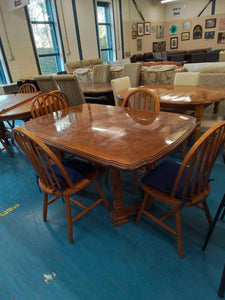 Table & 4 chairs - See description