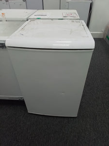 Uncercounter fridge